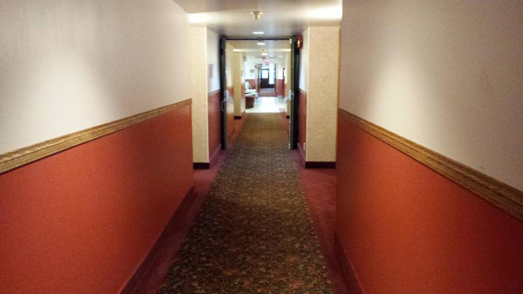 Redwood Motor Inn Brandon Exterior photo