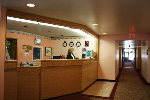 Redwood Motor Inn Brandon Exterior photo